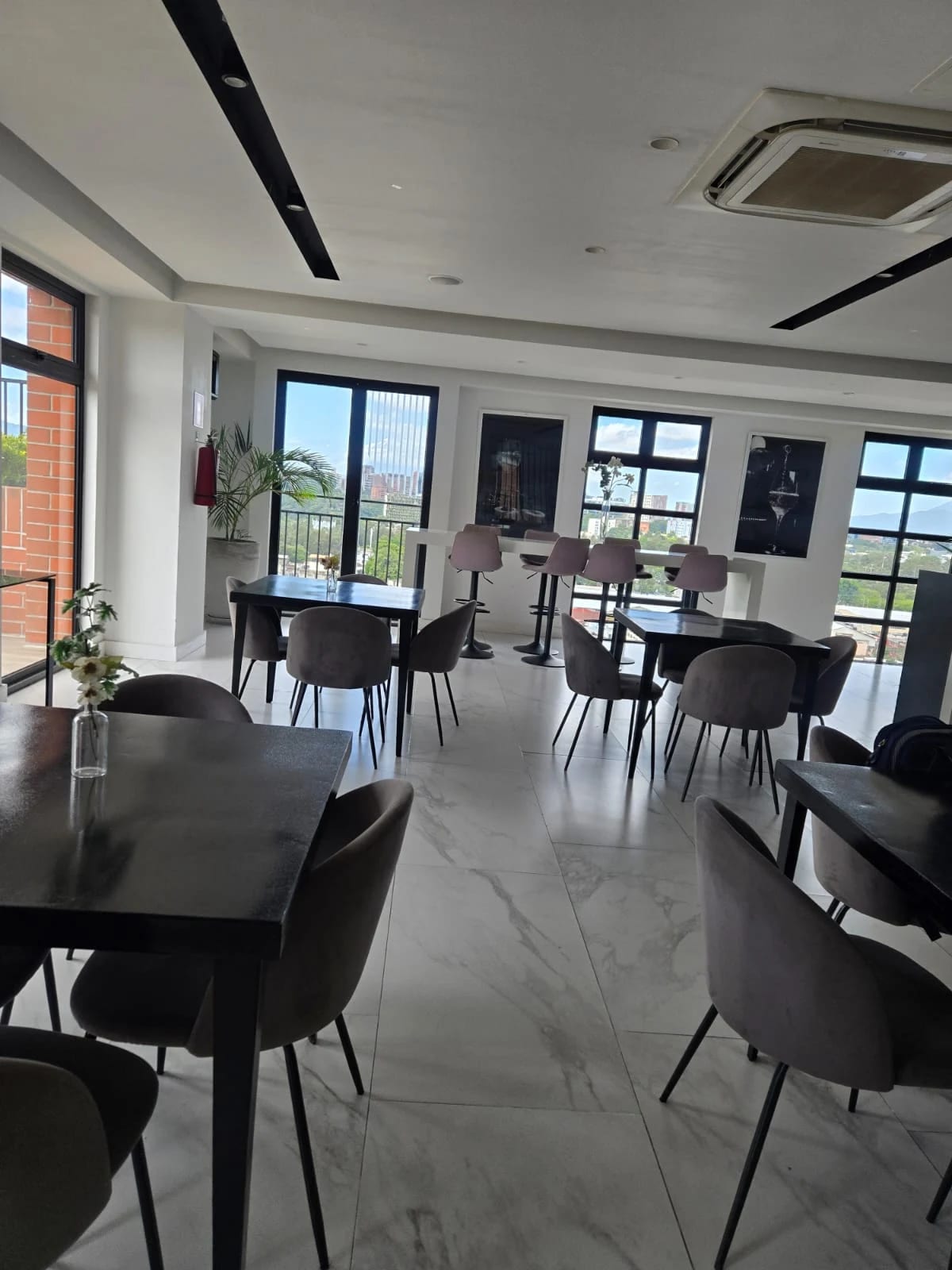 Apartamento full amueblado zona 5 Edificio Centrico — foto 5 de 13