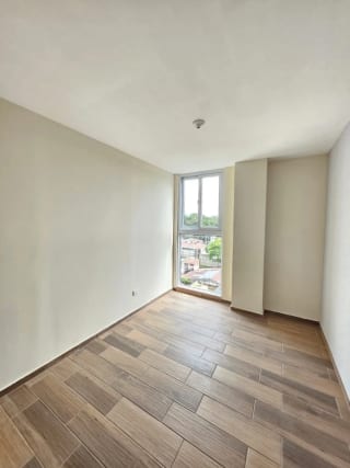 Vendo apartamento en zona 11 sobre la Roosevelt a la altura de centro españo — miniatura 1 de 8