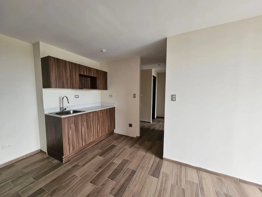 Apartamento en zona 11 a la altura de Centro Español Roosevelt — foto 4 de 10