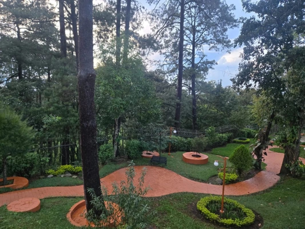 Casa amplia en zona 16 bulevar Acatán — foto 7 de 10