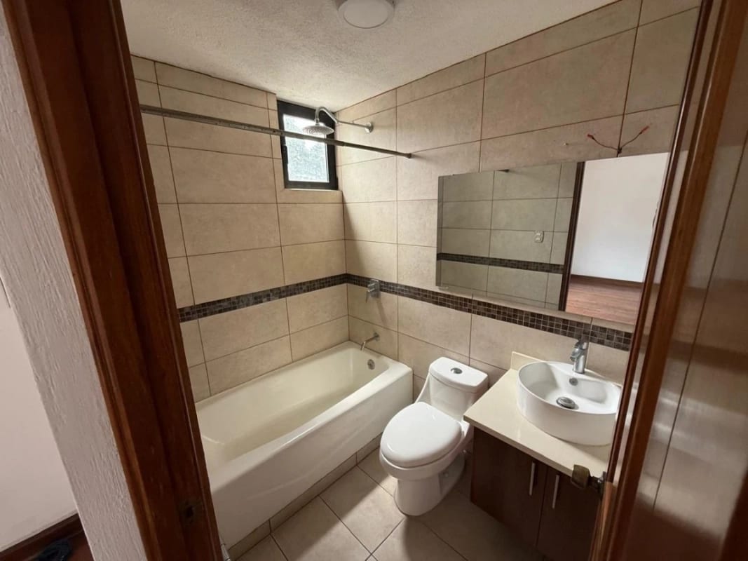 Preciosa casa en venta en Condominio la Encantada, km 12 Carretera El Salvador. — foto 14 de 17